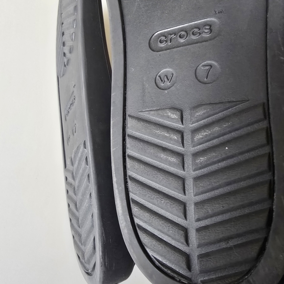 Crocs Women’s Black Slingback Thong Sandals Size 7W - Picture 5 of 6